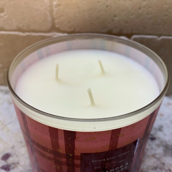 Bath & Body Works Candle Cinnamon & Clove Buds 3 Wick NEW - Picture 2 of 3